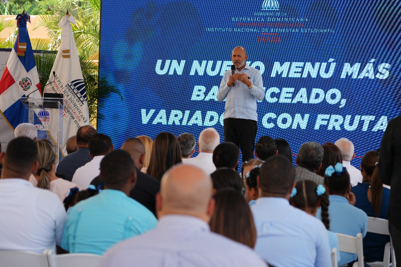 INABIE presenta nuevo menú escolar balanceado, con mayor variedad, incluyendo frutas y muffins